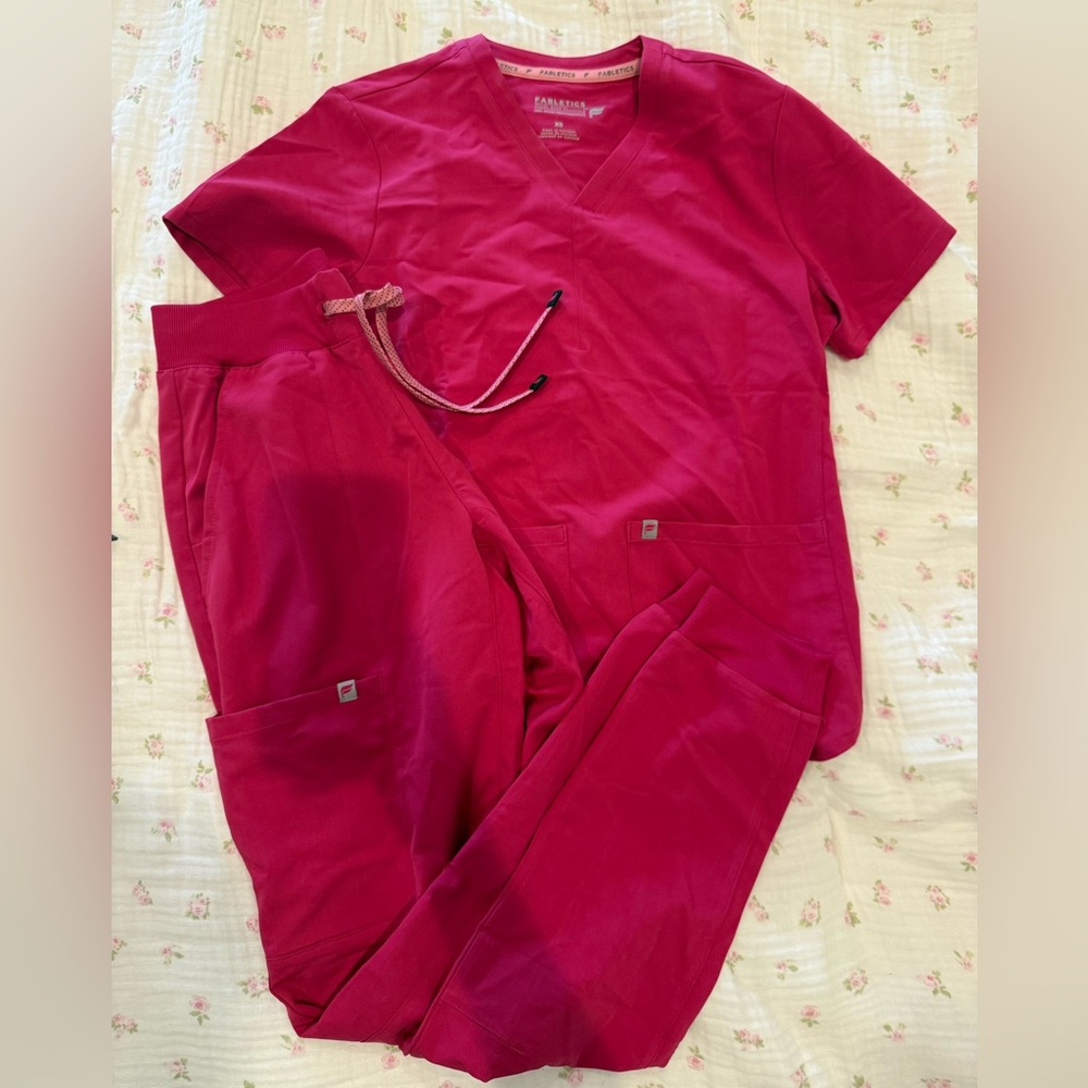Fabletics Women's Raspberry V-Neck Top & Jogger Set NEVER WORN SIZE XS TALL